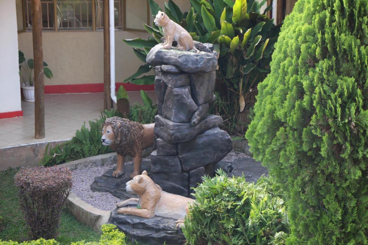African Village Hotel Mukono Town Exterior foto