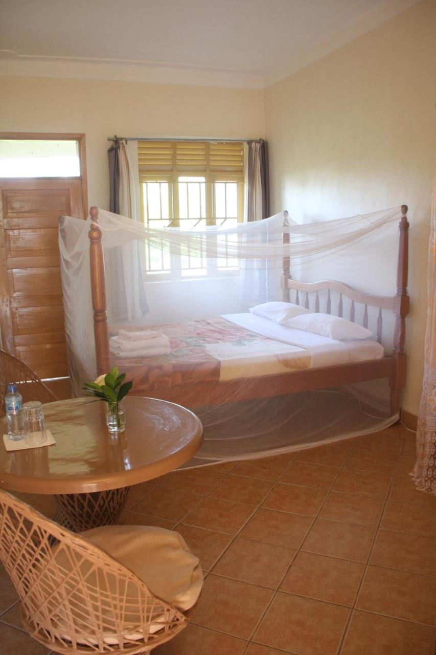 African Village Hotel Mukono Town Exterior foto